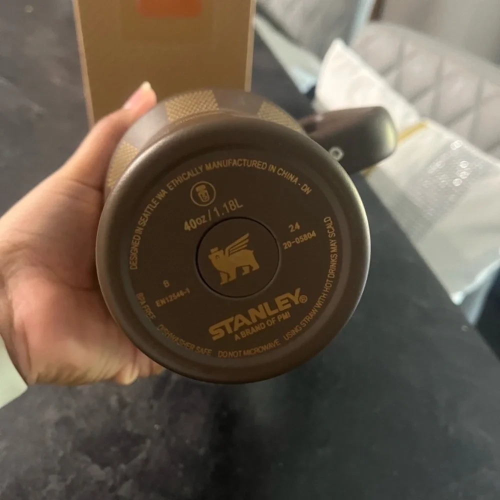 Stanley Brown Gold Chocolate Checkered Patterned 40 OZ Tumbler With Handle - Picture 5 of 5